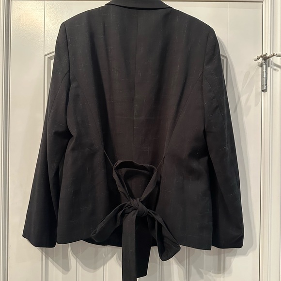 Alex Marie Elegant Black Blazer with Tie - Picture 5 of 8